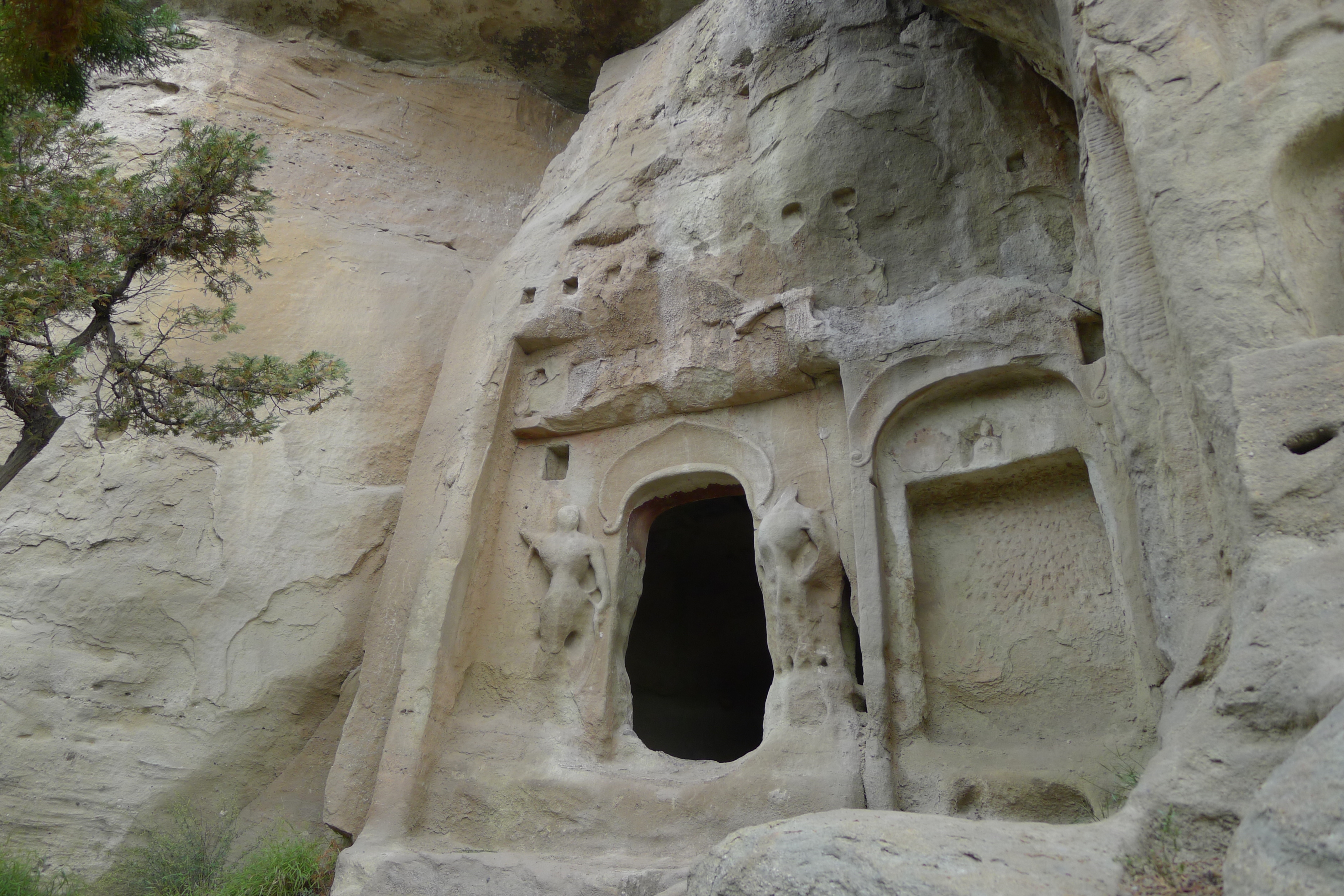 Tianlongshan Cave 15 exterior 2